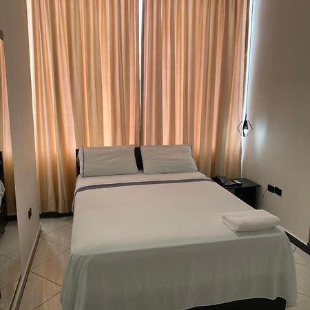 Bryss Hotel Santo Domingo de los Colorados Εξωτερικό φωτογραφία