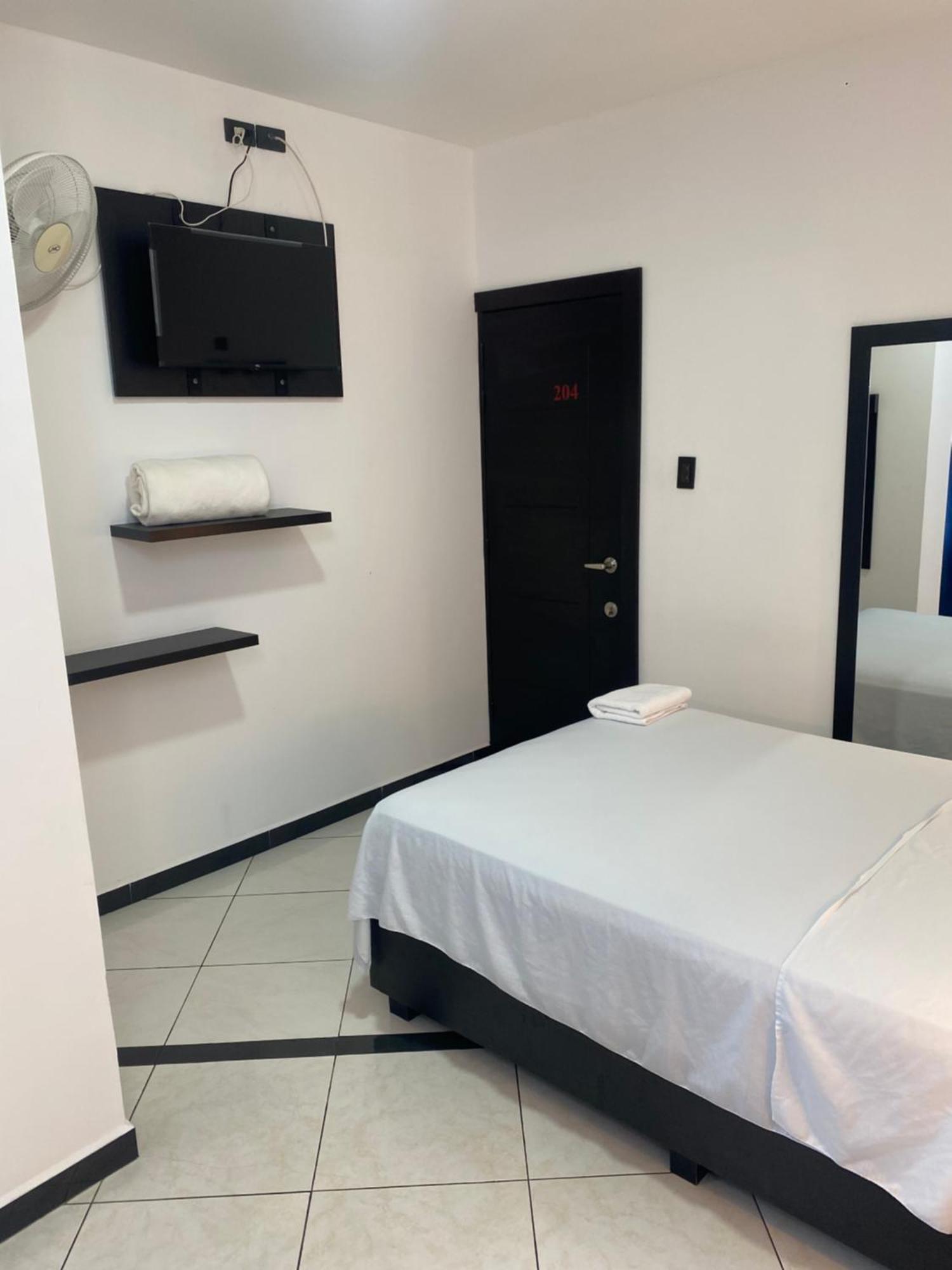 Bryss Hotel Santo Domingo de los Colorados Εξωτερικό φωτογραφία