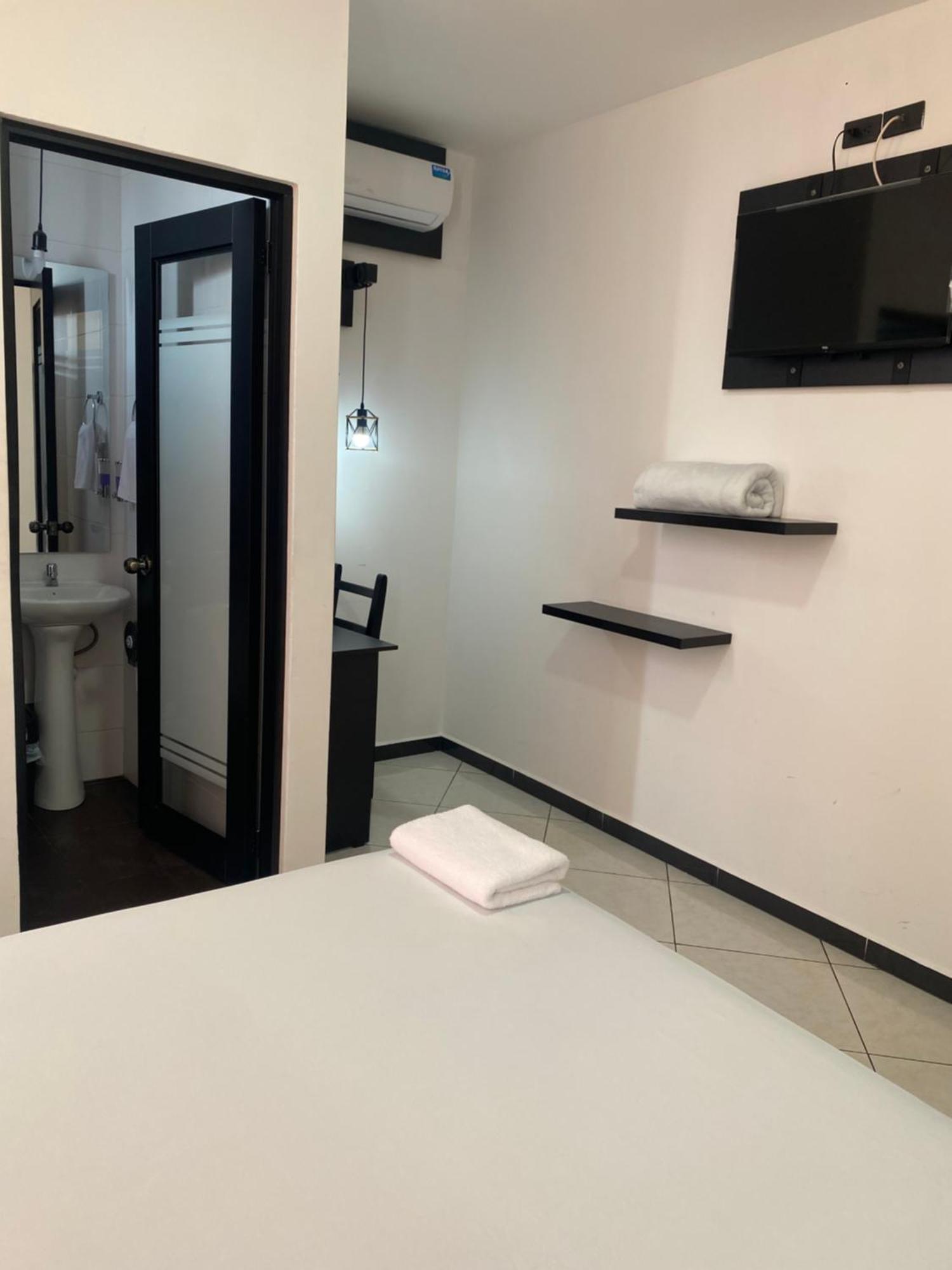 Bryss Hotel Santo Domingo de los Colorados Εξωτερικό φωτογραφία